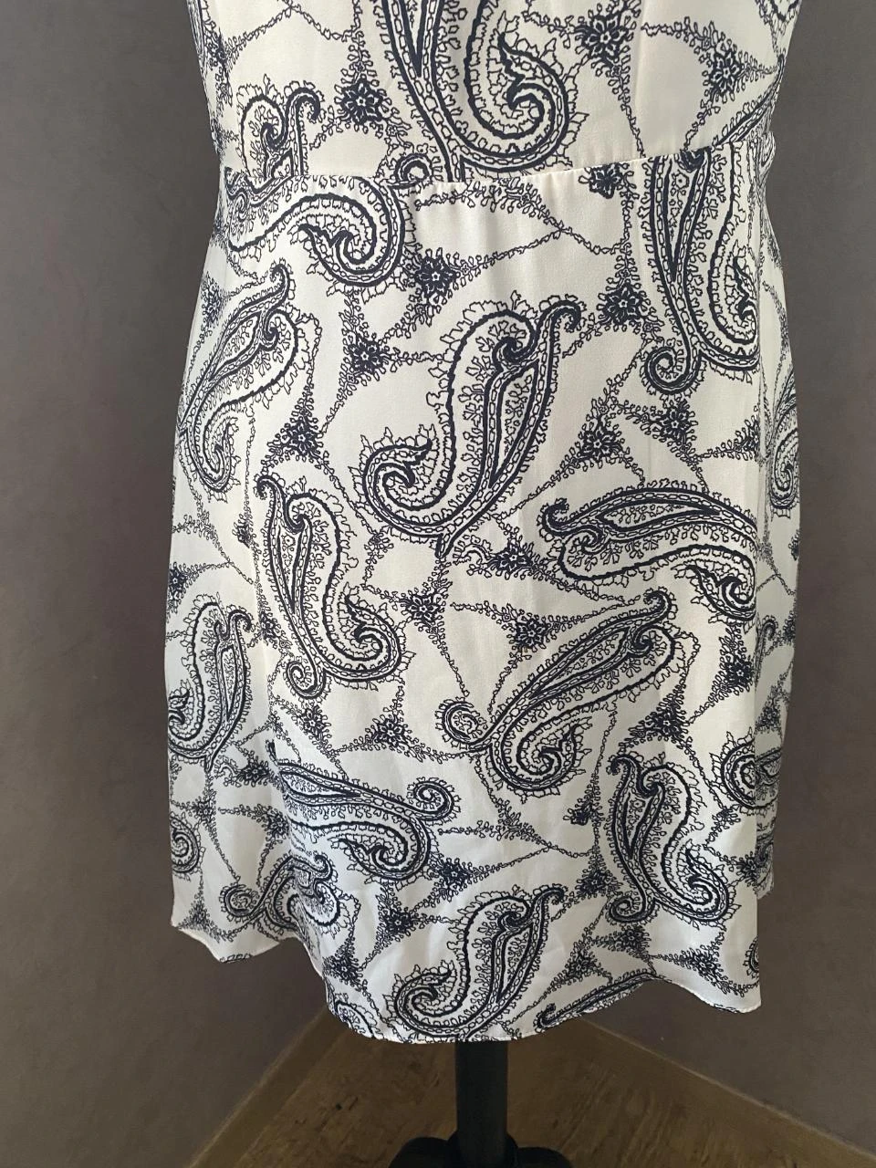 Mango Dress Size 36 Ecru Black Cashmere Print – Fluid Cut, Lined, Elegant – photo 3